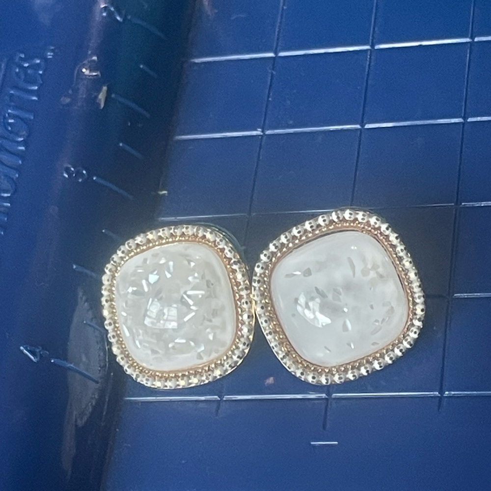 S925 Elegant Gold and White Stud Earrings